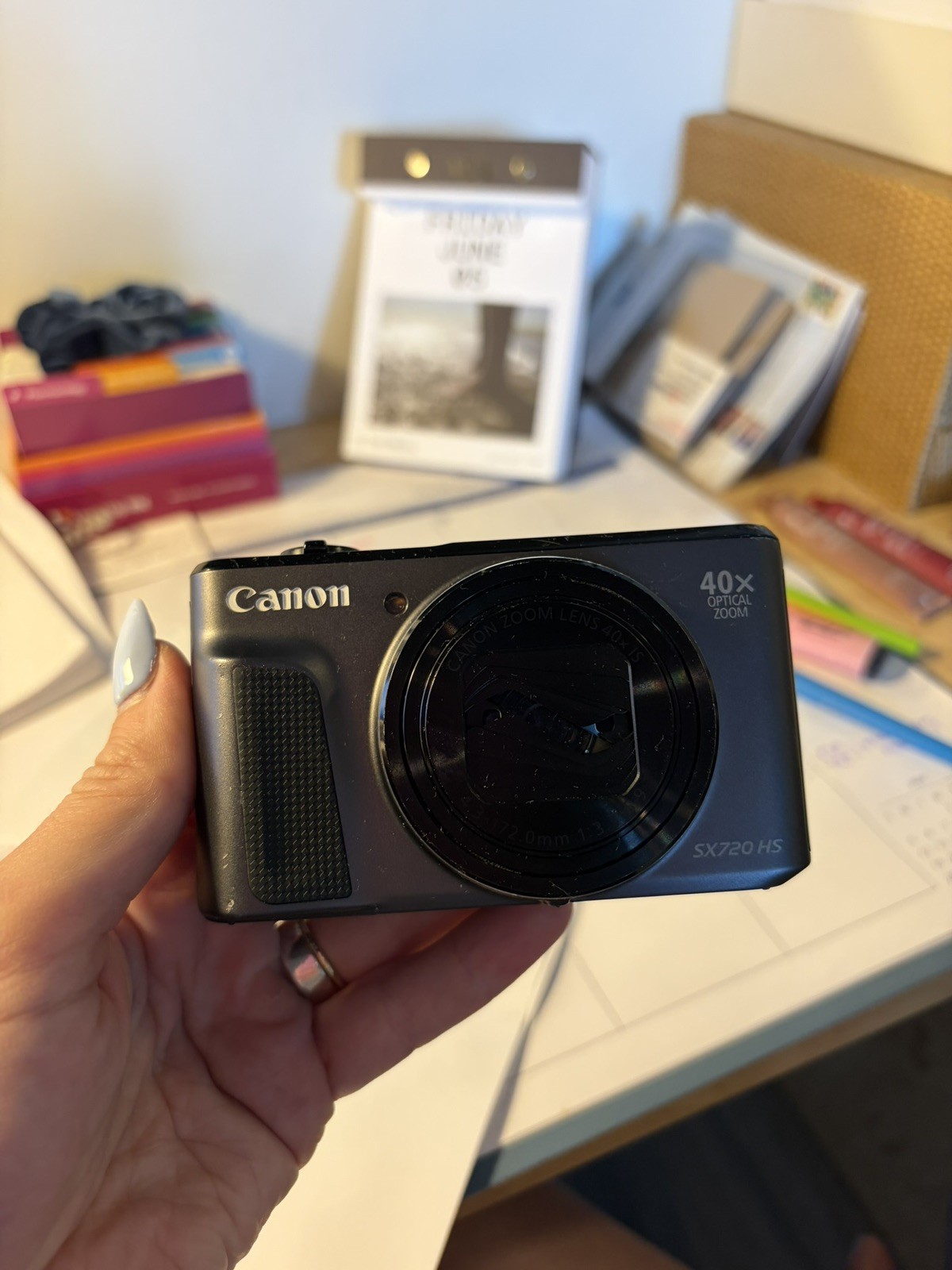 Canon SX720 HS Digital Camera 20.30 MP 40x Optical Zoom Wi-Fi & NFC Touch Screen