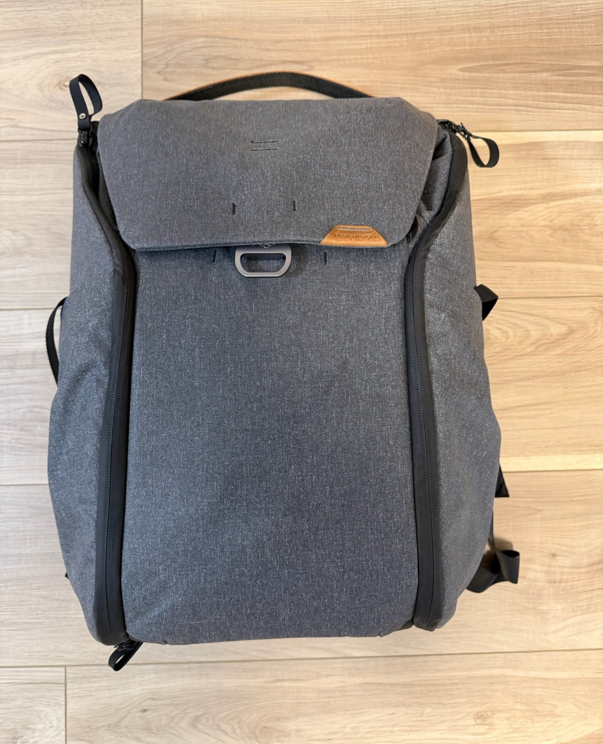 Peak Design Everyday Backpack 30L Charcoal EXCELLENT Retails at $299.95