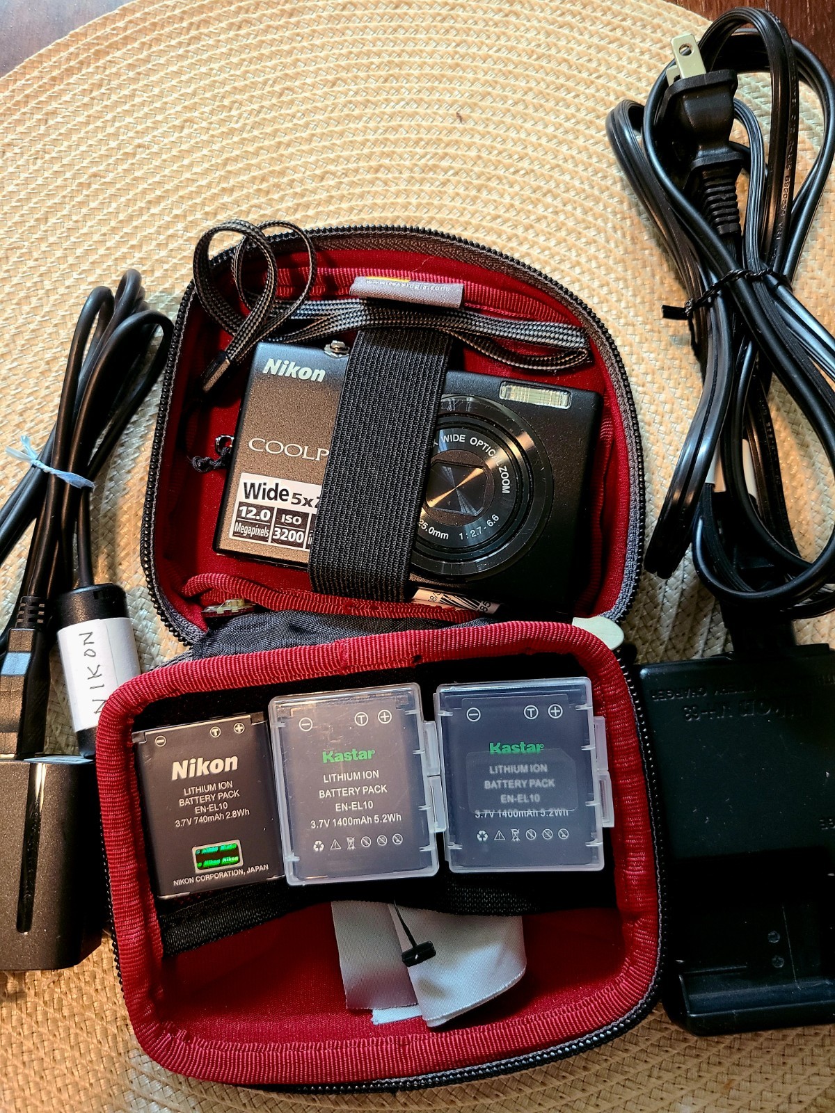 Nikon Coolpix S570 12.0 MP Point & Shoot Digital Camera Black f/2.7-6.6 Lens