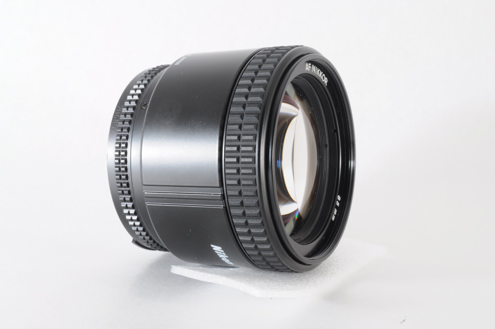 Nikon AI AF Nikkor 85mm F/1.8 Lens [Near MINT] with Front Rear Cap Hood.