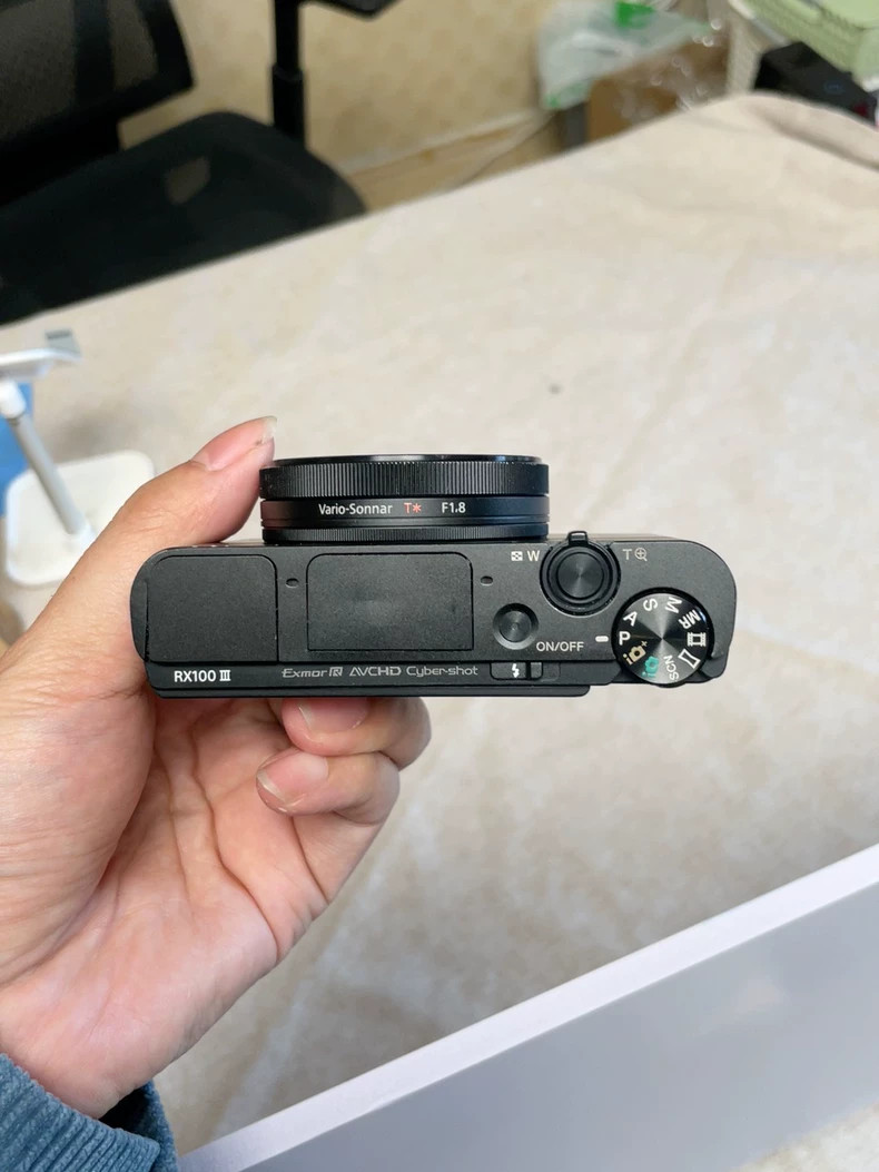 Sony Cyber-shot DSC-RX100 III M3 Digital Camera w/Wifi NFC ViewFinder-98%NEW