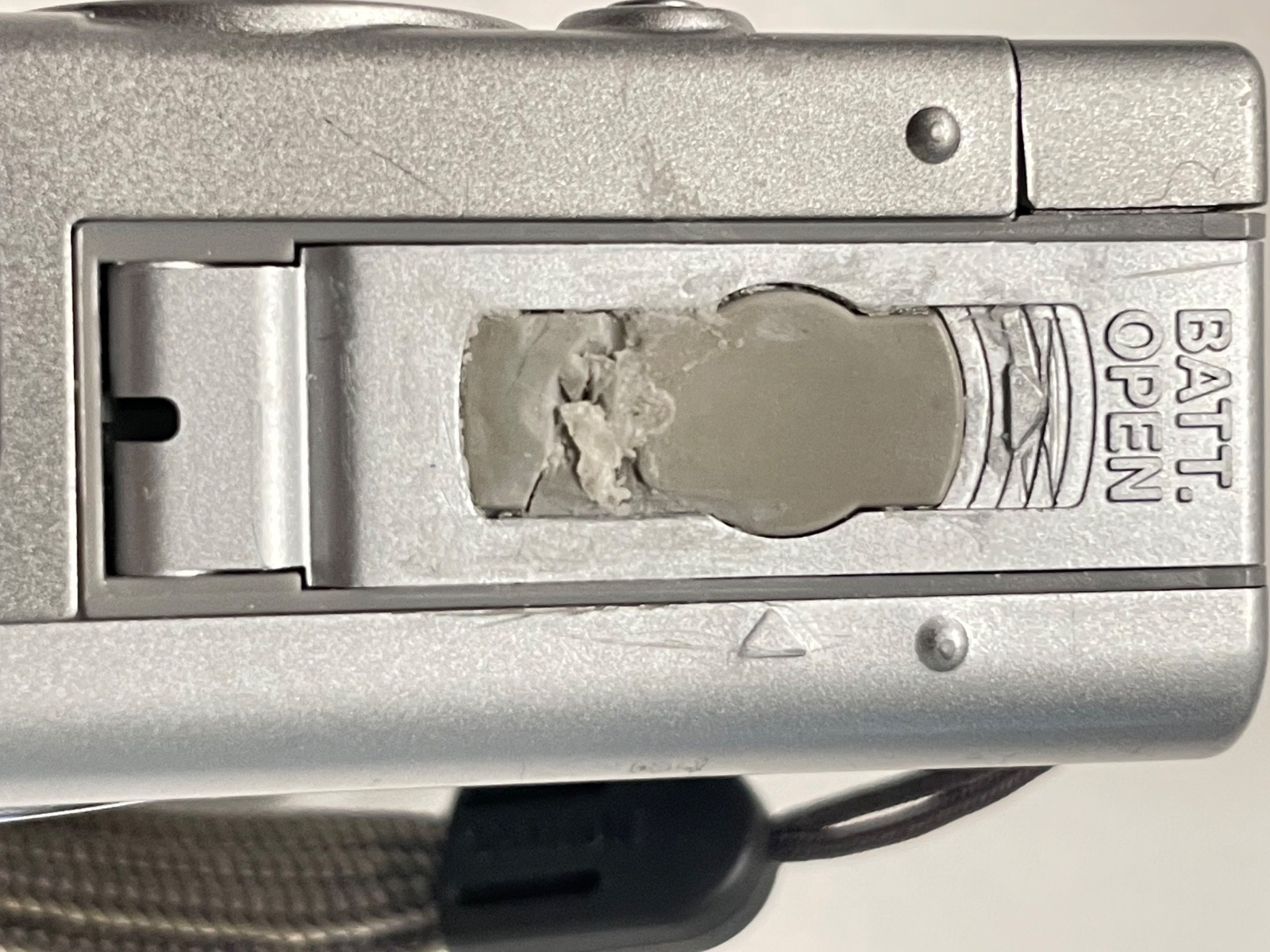 Canon PowerShot Digital ELPH S500 5.0MP 2 Chargers Tripod for Parts or Repair?
