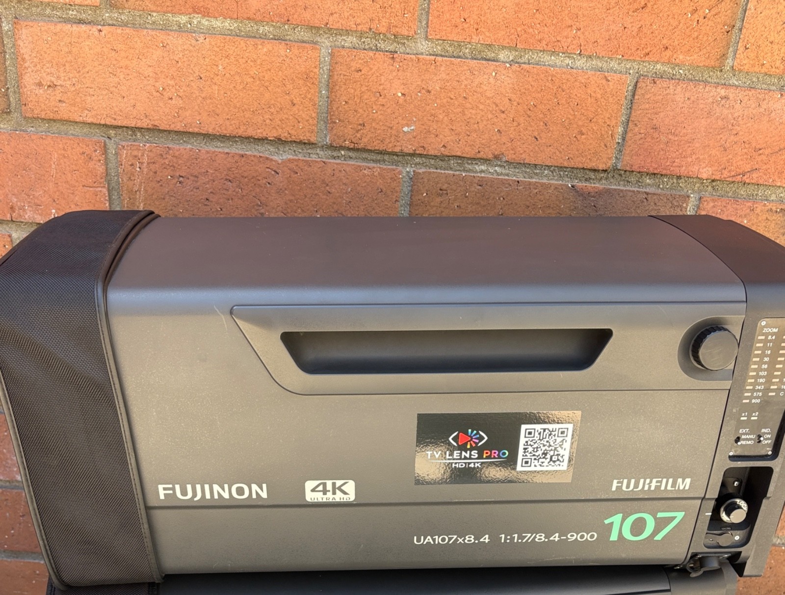 Fujinon UA107x8.4 T45 Version UHD 4K Box Lens with Remotes and Support