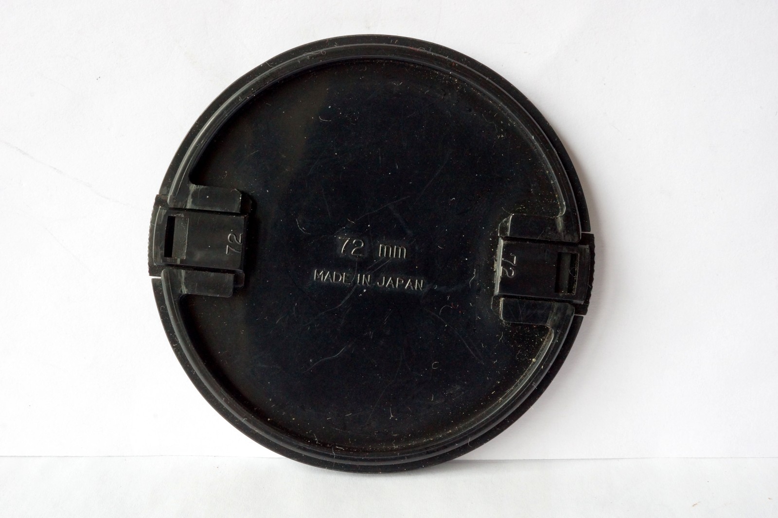 SIGMA Twist on Rubber Hood Shade w/ Cap for 28-200mm lens AF 72mm rim f3.8-5.6