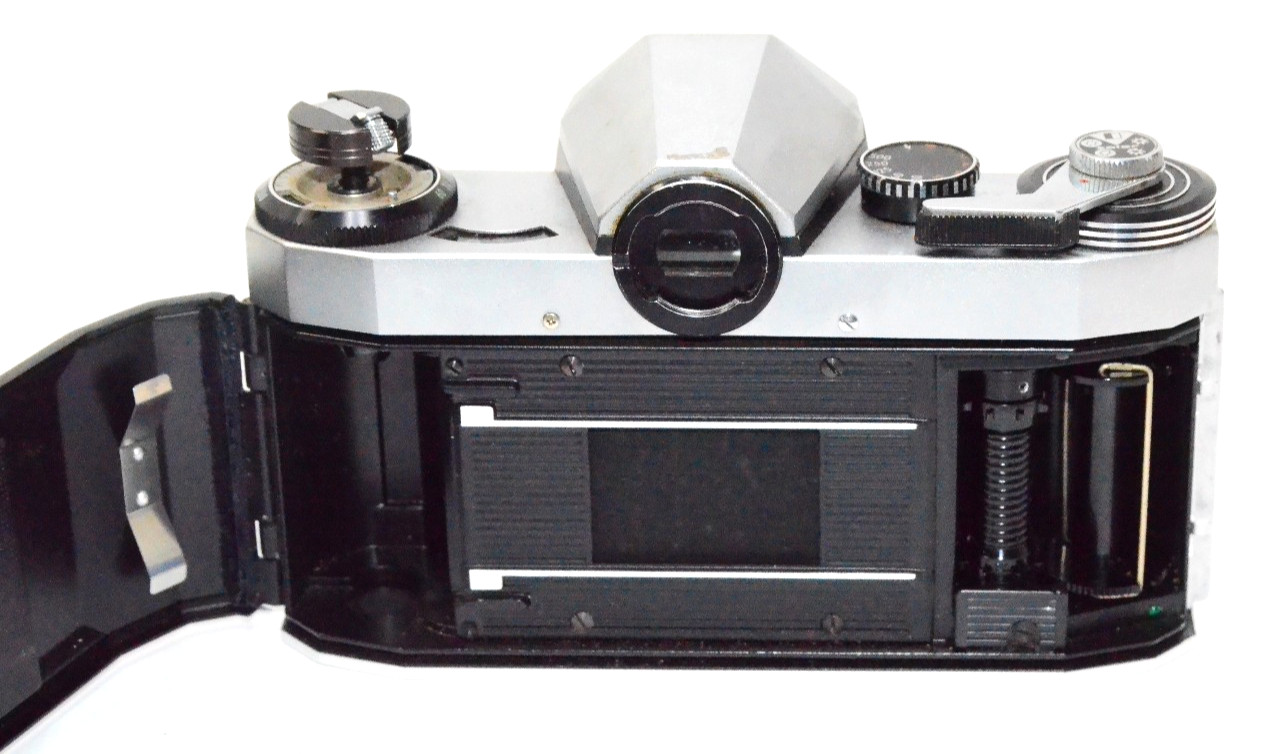 Hanimex Praktica nova IB M42 35mm SLR Film Camera Body