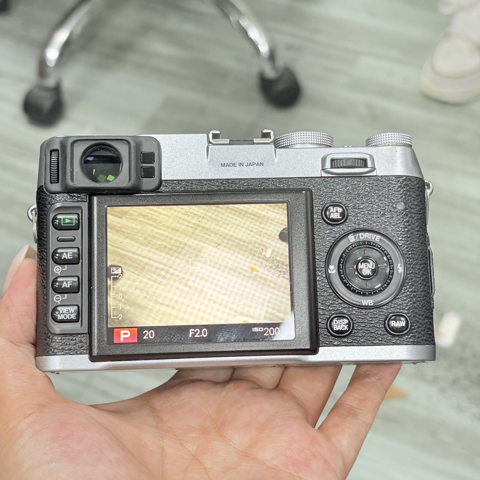 Fujifilm X100 12.3MP APS-C CMOS EXR 4x Optical Zoom Digital Camera -90%NEW