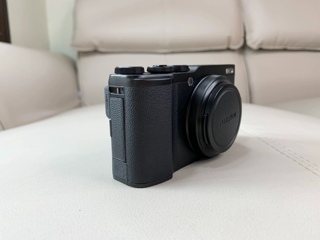 Fujifilm XF10 Black 24.2MP 18.5mm F2.8 3 Inch Touch Screen 280g Light used