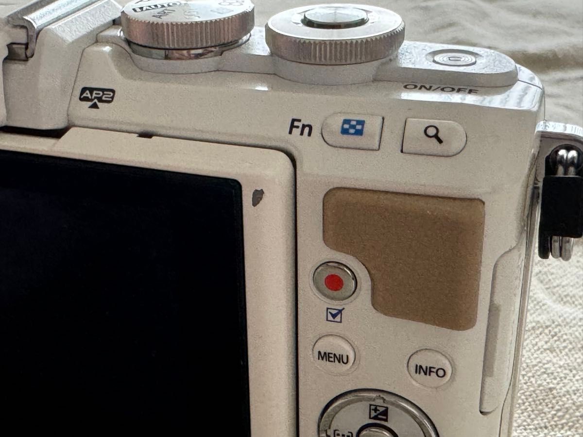 OLYMPUS PEN Lite E-PL7 White Mirrorless Double Zoom Kit