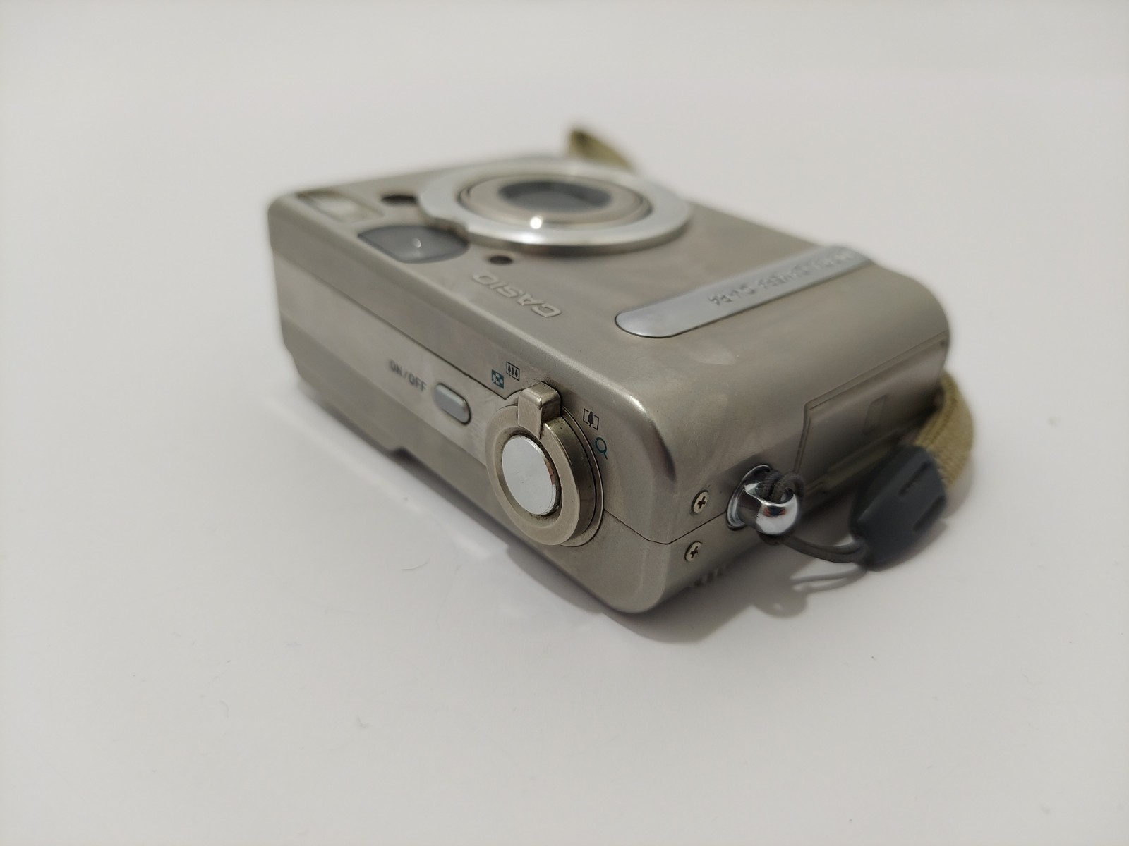 Casio QV QV-R40 4.0 MP Digital Camera – Silver