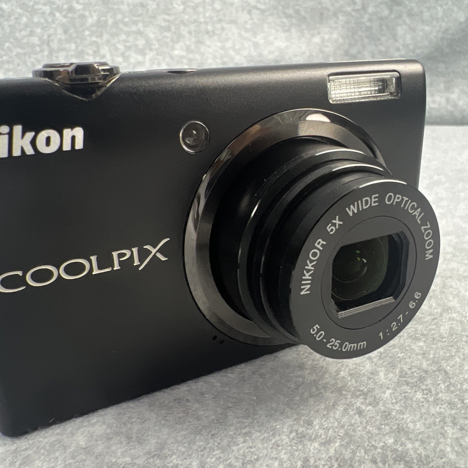 Nikon COOLPIX S570 12MP Digital Camera Tested Working Battery Charger SD Card