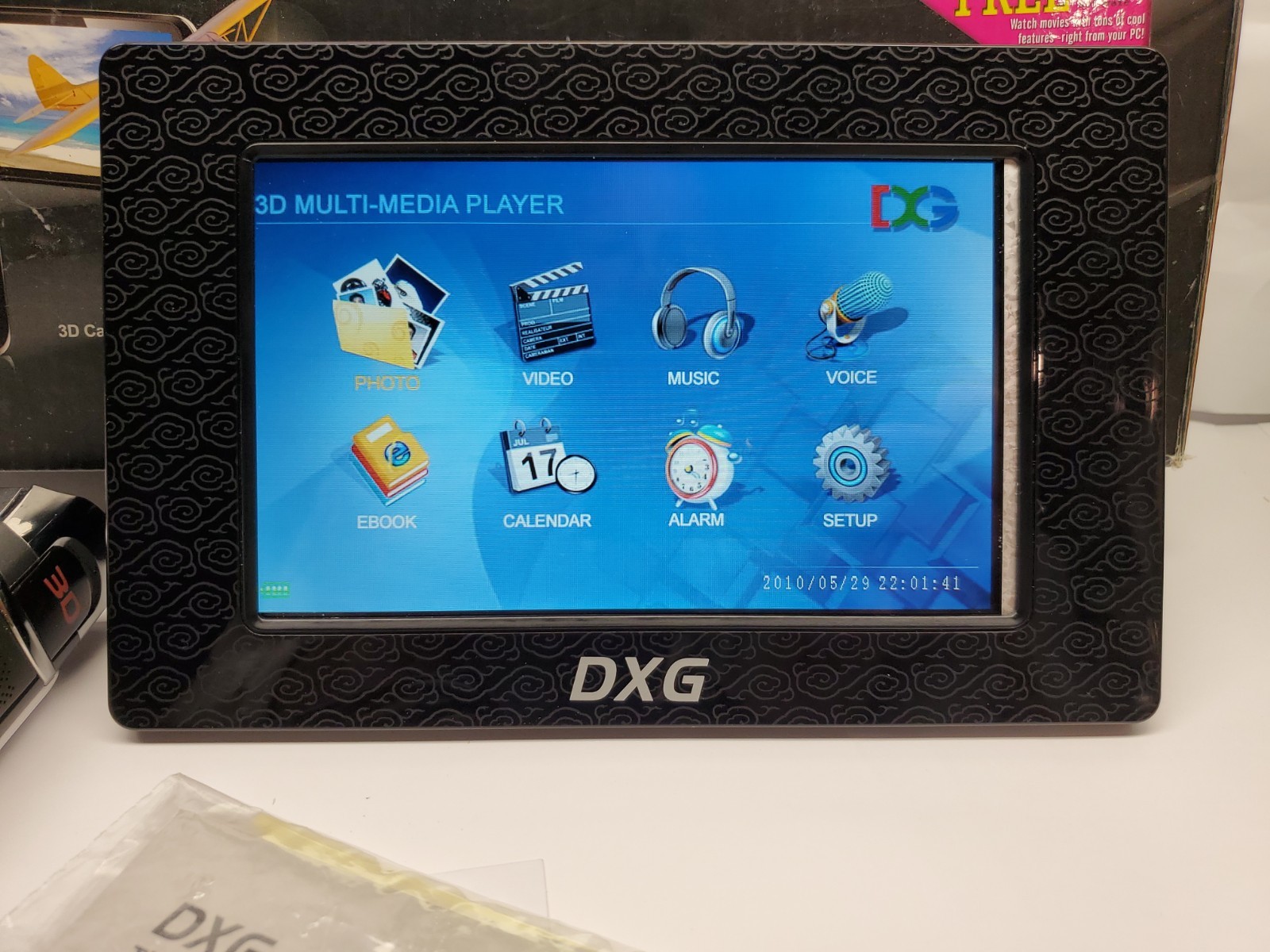 DXG DXG-5D7V 3D Camcorder 3D Media Player Bundle Compact Camera Handheld TESTED!