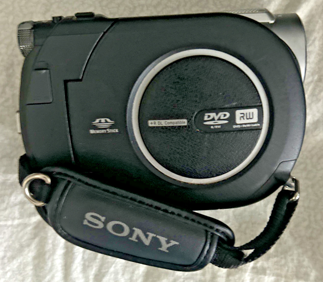 Sony DCR-DVD610 Standard Definition Mini DVD Camcorder (Silver) W Case & DVDs