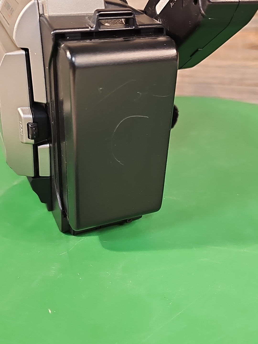 RCA AutoShot CC6364 VHS-C Camcorder 400X Zoom W/Case,charger,battery TESTED