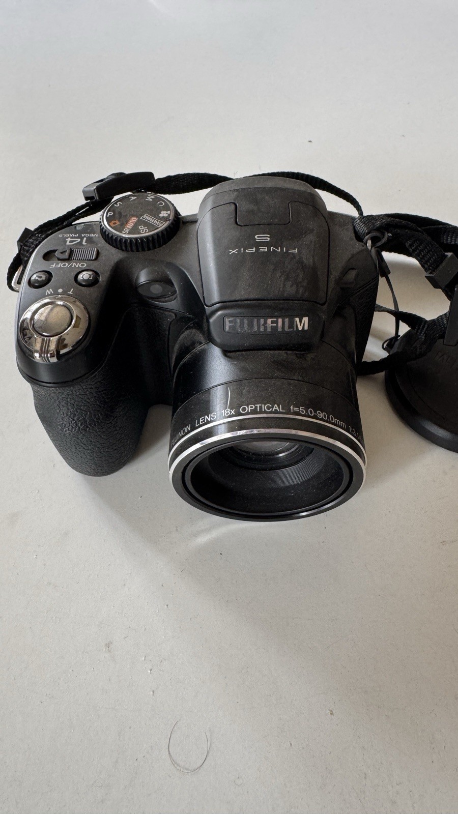 Fujifilm FinePix S2980 14mp Working with 2GB Memory Card & Case
