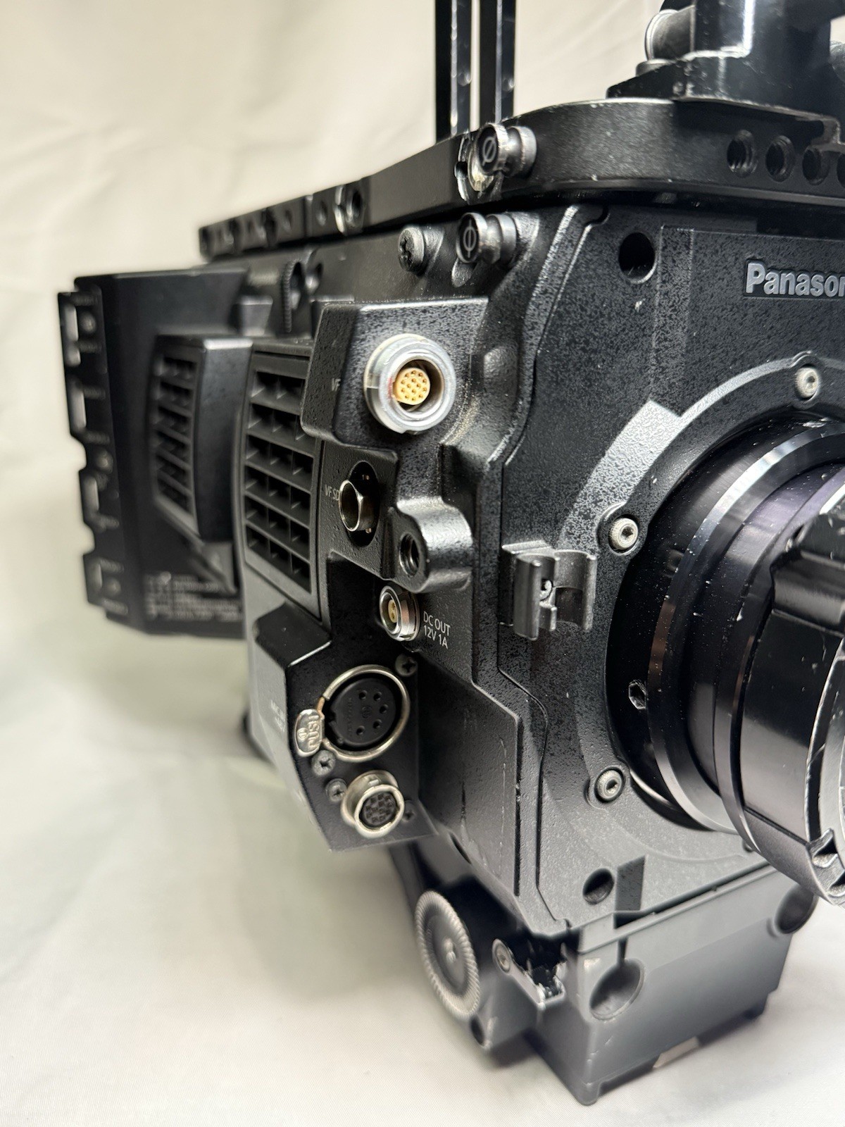 Panasonic VariCam 35 4K Camera Package – AU-V35C1 + AU-VREC1 Recorder + EVF