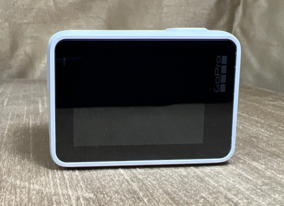 GoPro 7 White Hero 10MP 4K Action Camera 64gb SD Bundle – No Charge Port Cover