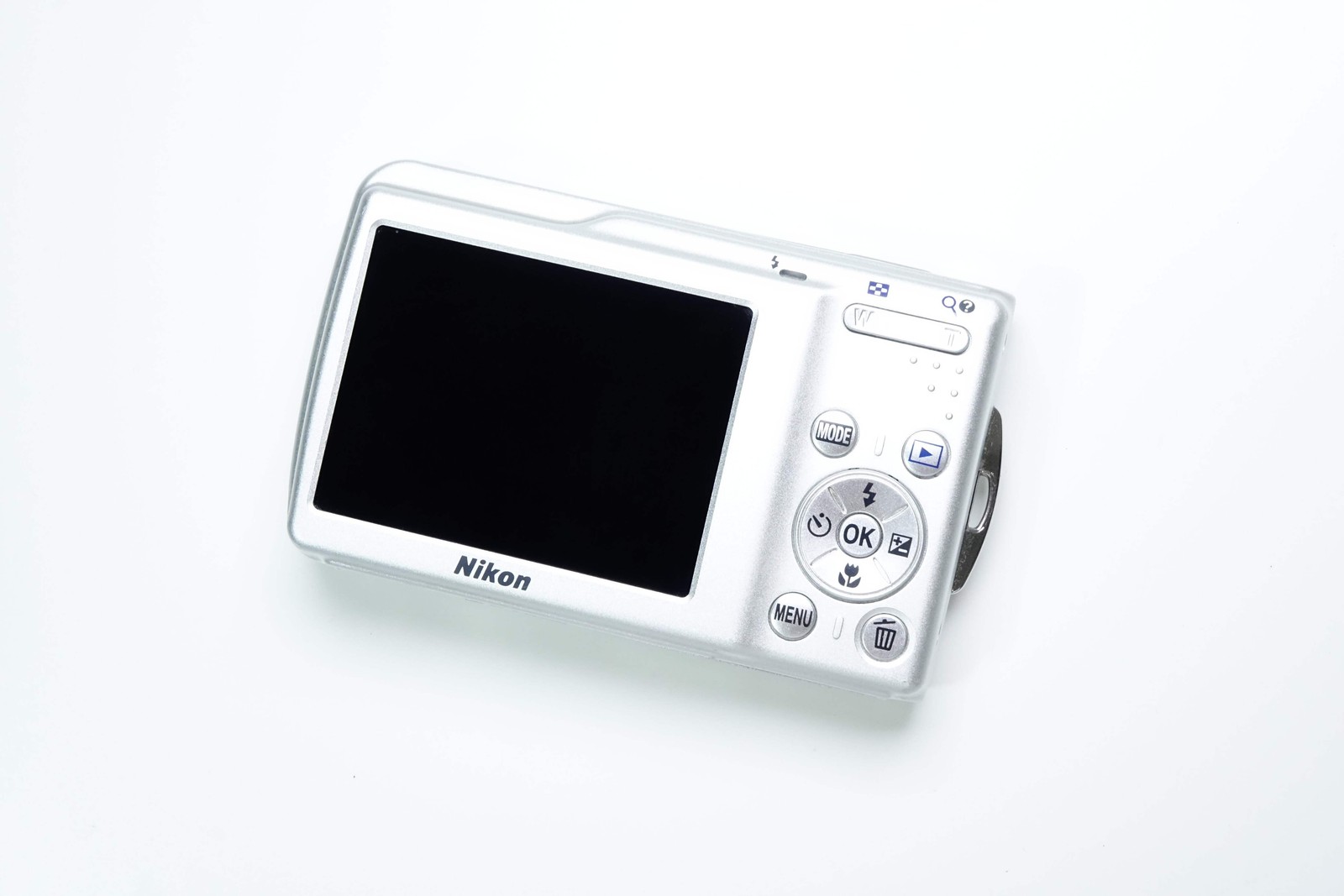Nikon Coolpix S210 8MP Compact Camera Silver + SD – 12 MONTH WARRANTY