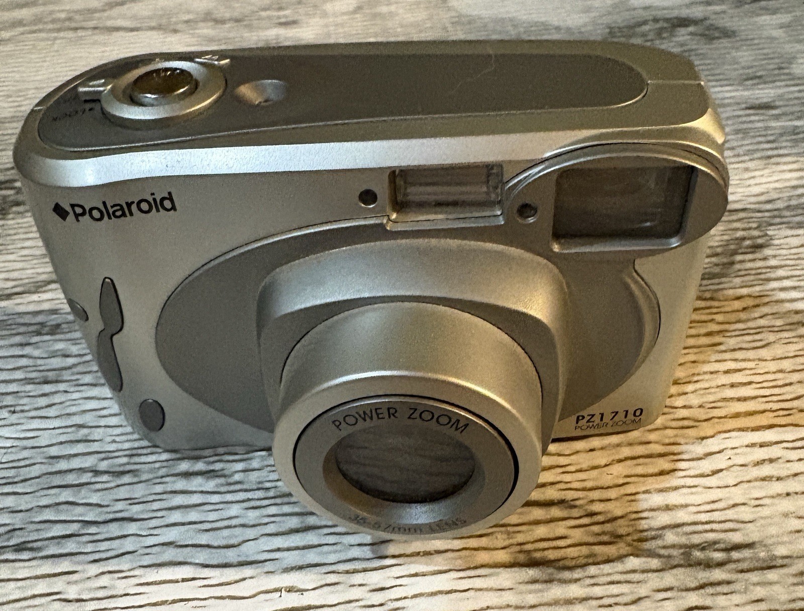 Polaroid PZ1710 Compact Digital Camera 16MP 3x Zoom 2.7in Silver USB. It works.