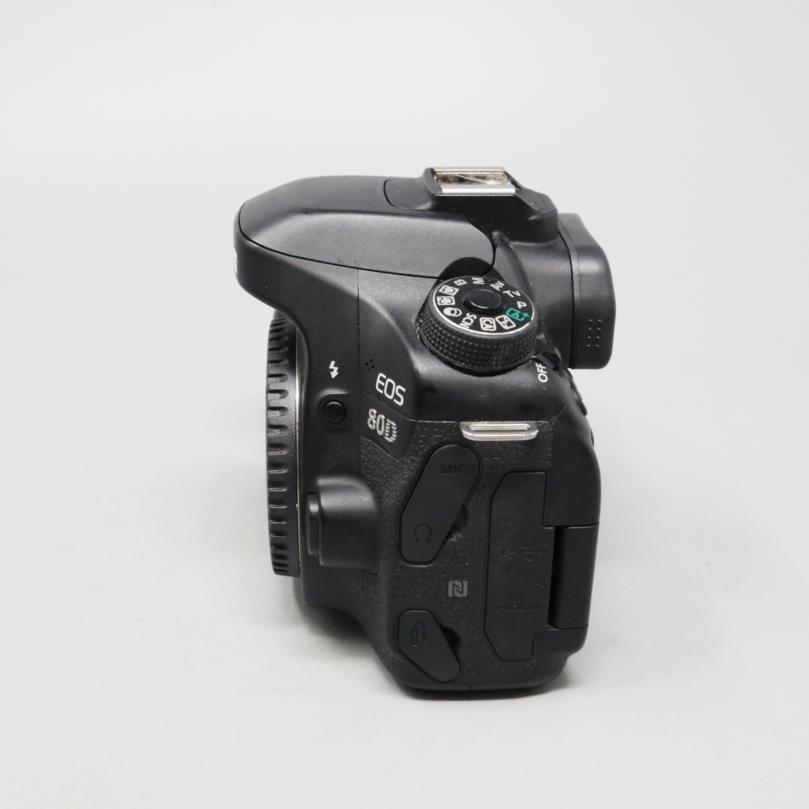 Canon EOS 80D 24.2 MP Digital SLR Camera Black – (Body Only) – Flash Issue