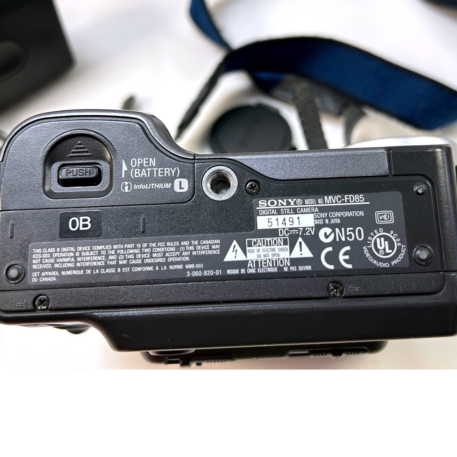 Sony Digital Mavica MVC-FD85 Camera Bundle Floppy Disk 1.3MP AC-L10B Charger Bag