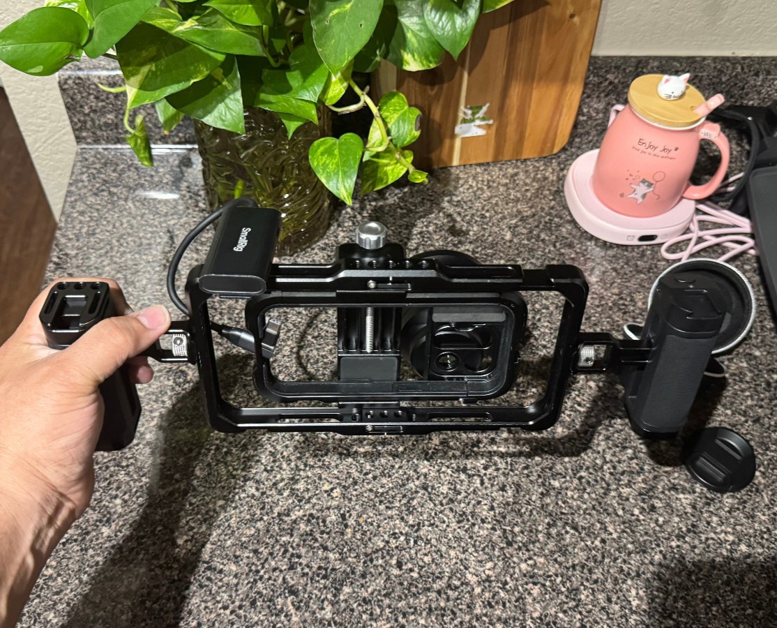 NEEWER Phone Rig w/Dual Handle, phone cage Iphone 15pro, smallrig usb hub