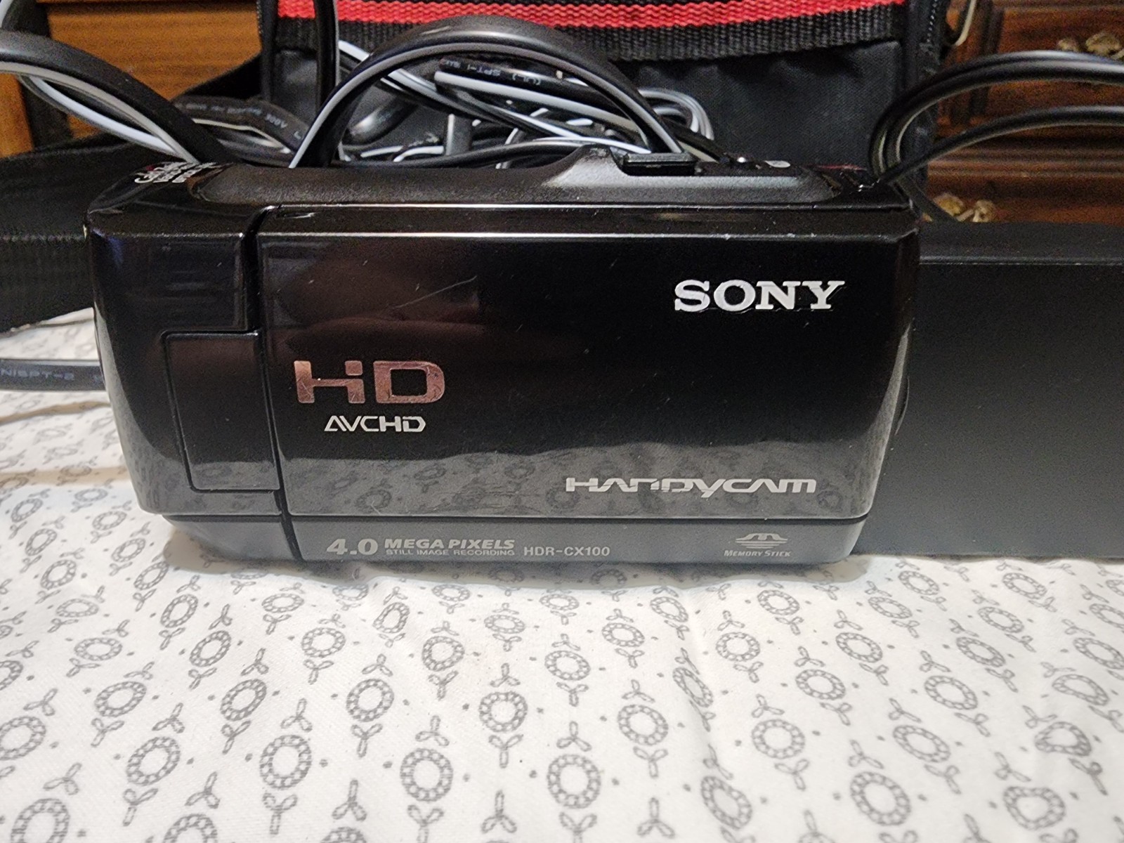 SONY HDR-CX100E FHD Handycam Digital Camcorder +Battery, Charger,Cords, Mem Card