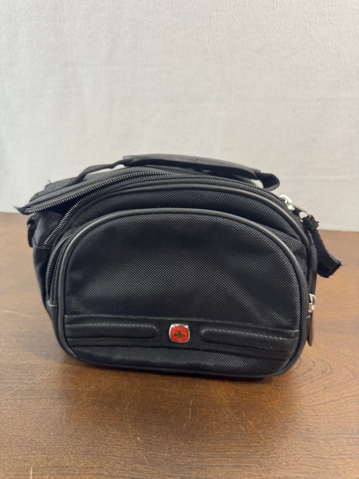 Wenger The Trend Camera Bag Black Nylon Carry Case – Shoulder Strap – Swiss Army