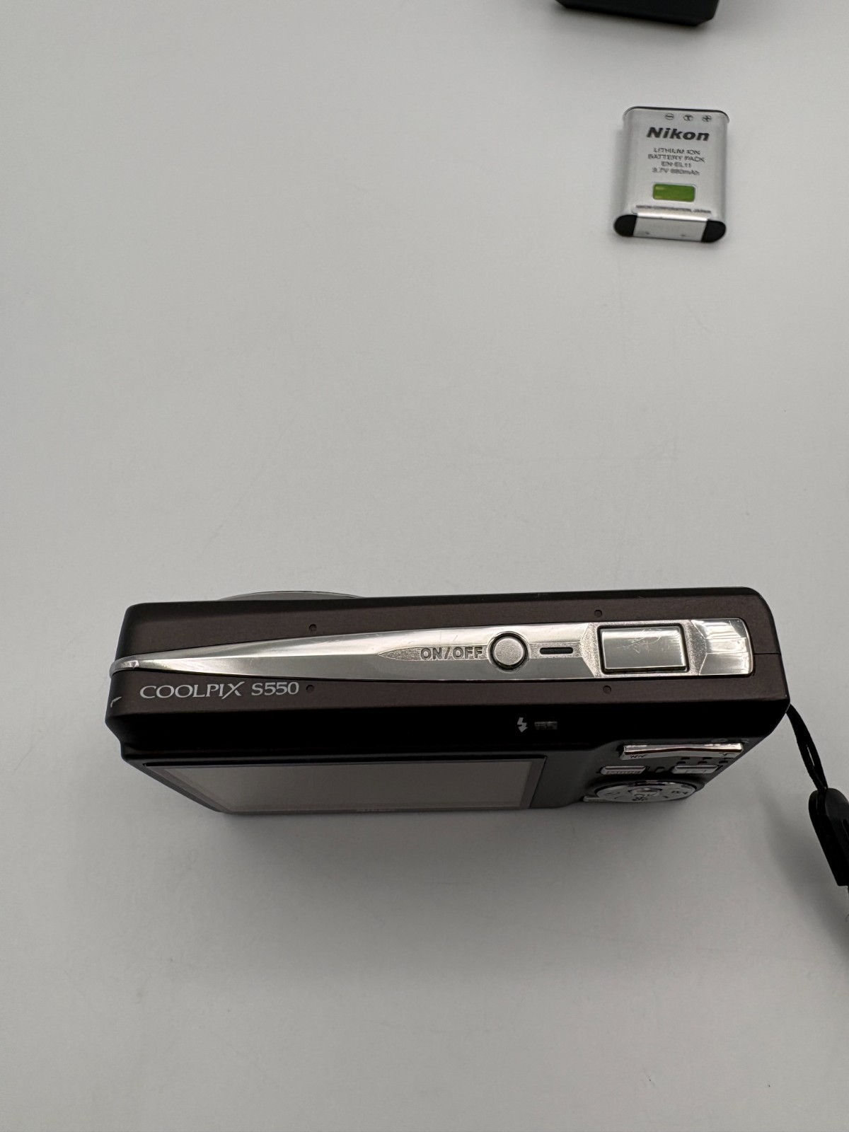 Nikon Coolpix S550 10.0MP Digital Camera Black w/5x Zoom Bundle