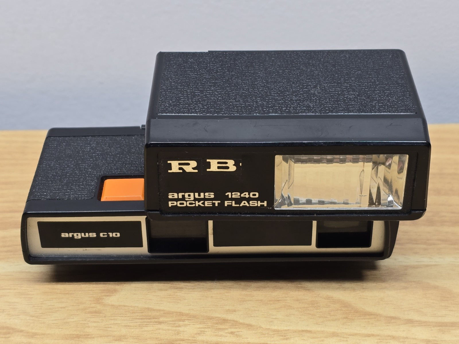 Vintage Argus C10 Film Camera Color Film & RB Argus 1240 Pocket Flash
