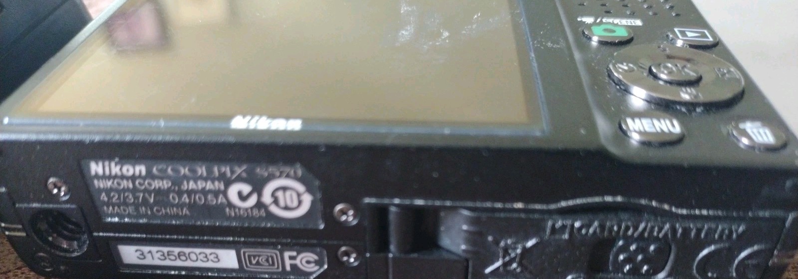 Nikon Coolpix S570 Digital Camera 12MP Charger Battery Memory Card Case TESTED