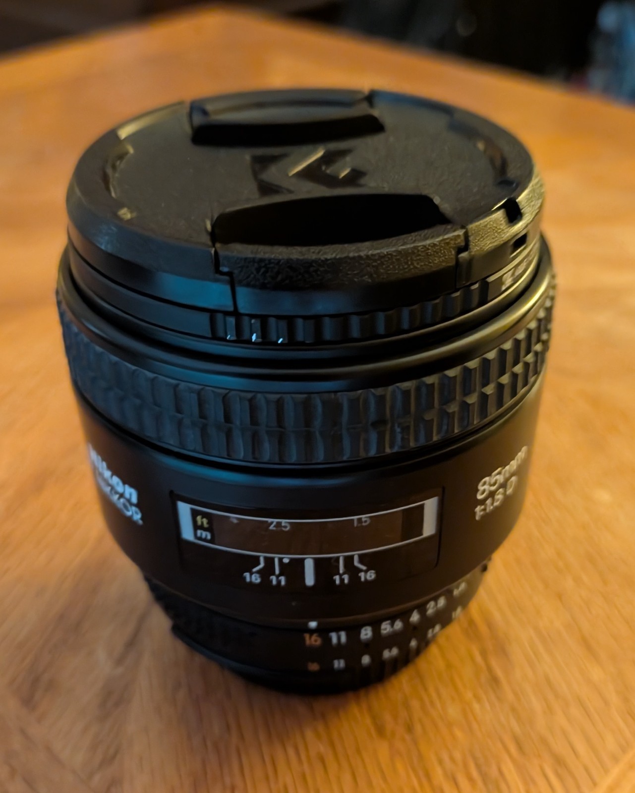 Nikon Nikkor AF 85mm f/1.8 D AF Portrait Lens for Nikon F Mount Cameras