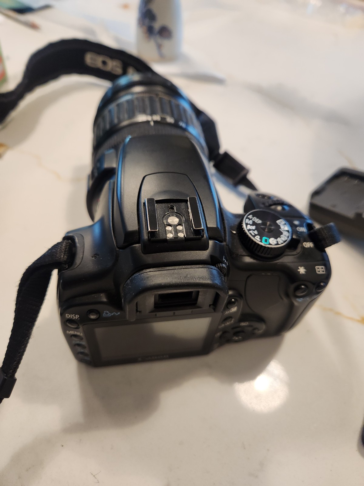 Canon EOS Digital Rebel XTi 10.1MP 28-135m Black DSLR 2.5in LCD w/ Lens Charger
