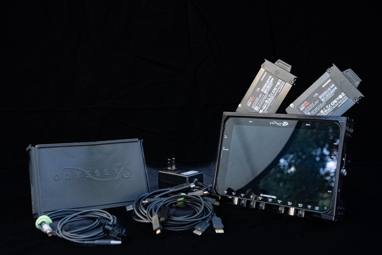 Convergent Design Odyssey7Q+ Monitor Recorder Kit + 2×1TB SSDs + Cage + Sun Hood