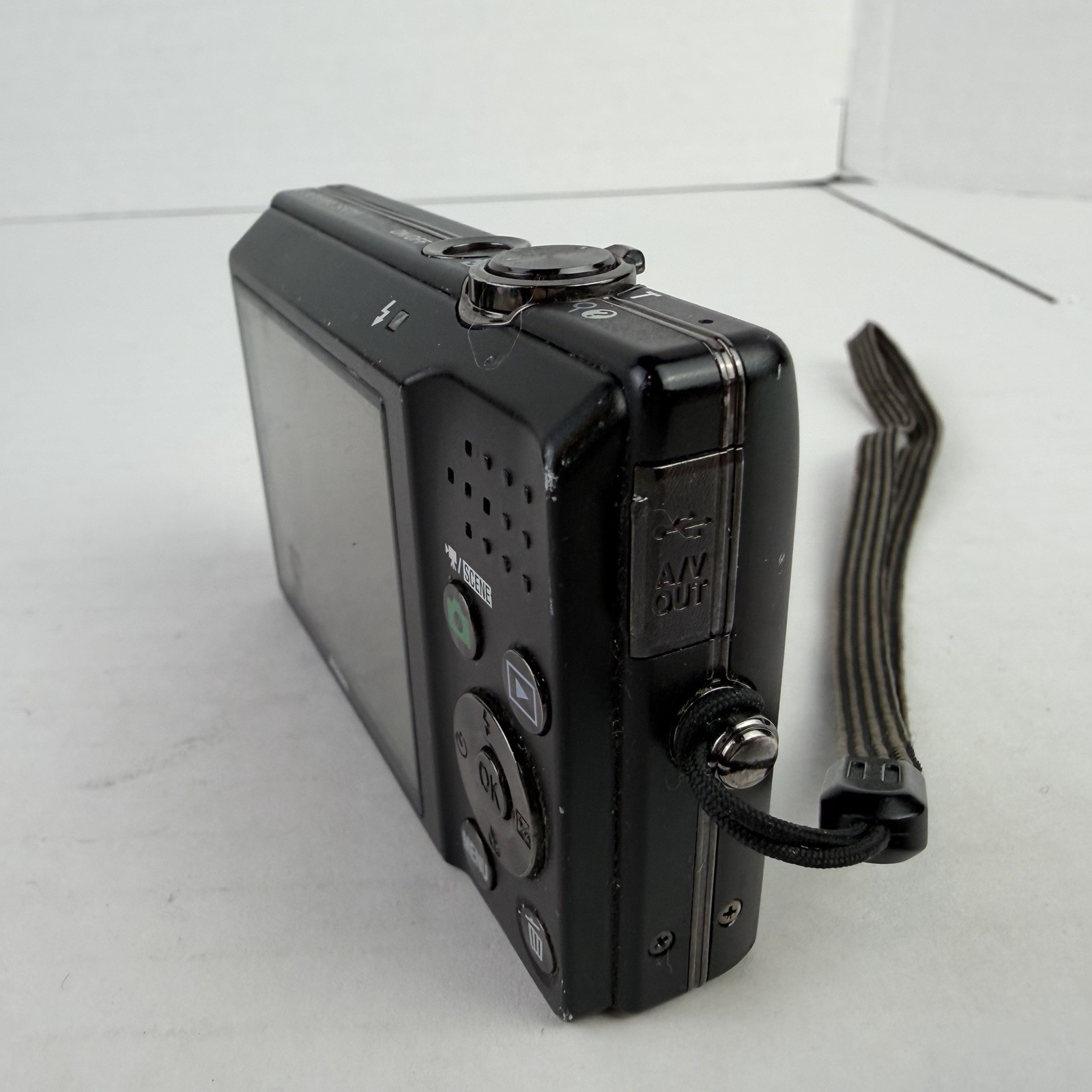 Nikon COOLPIX S570 Black Compact Digital Camera PARTS REPAIR ONLY Bundle Box