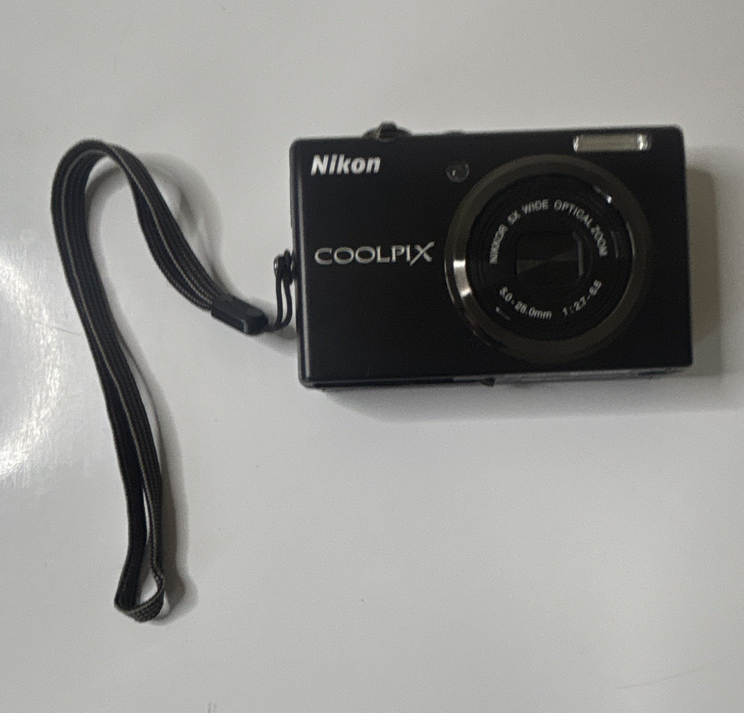 Nikon COOLPIX S570 Compact Digital Camera 5x Zoom Black (untested)