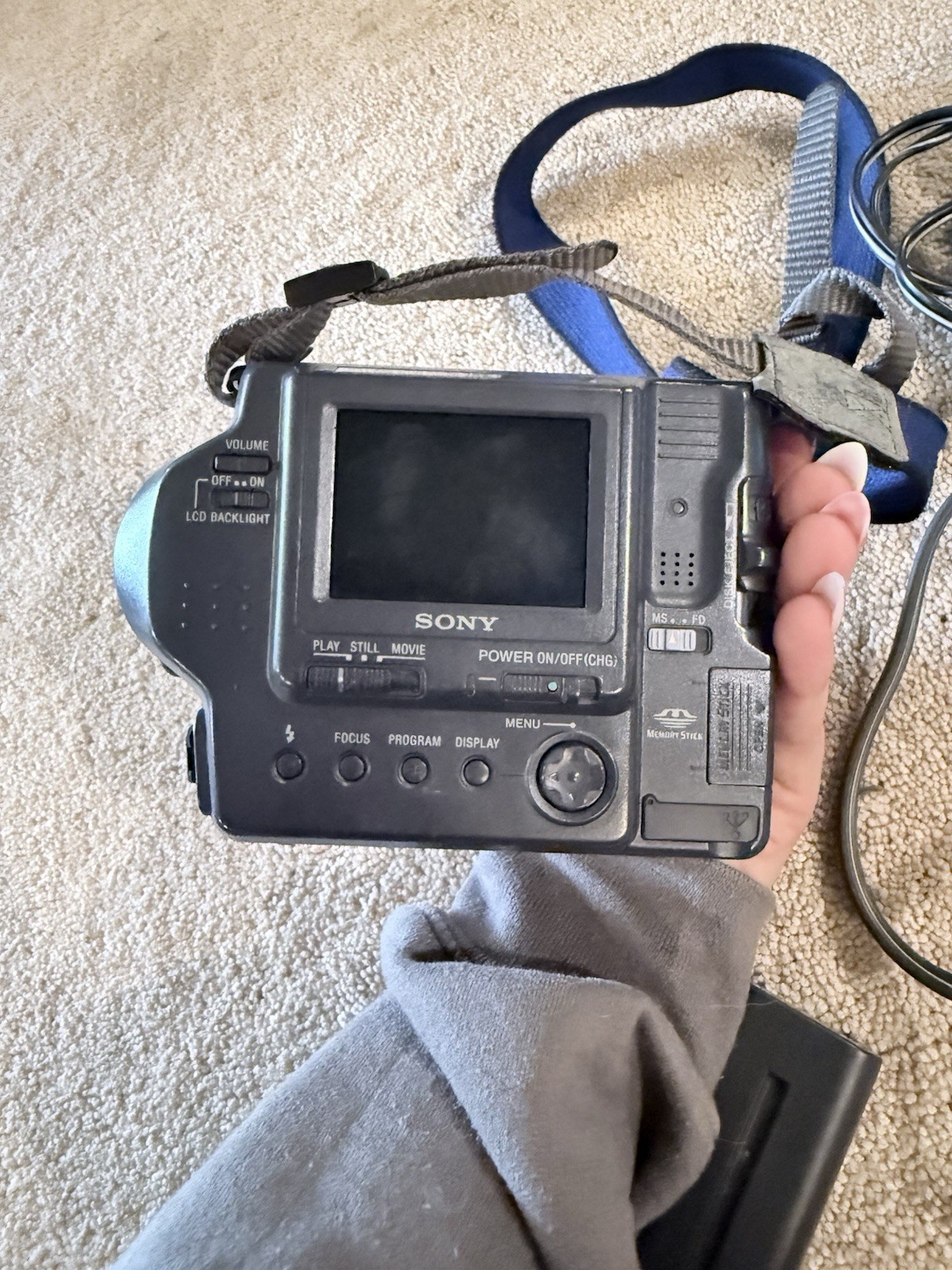 Sony Mavica MVC-FD75 0.4MP Digital Camera – Silver and Black