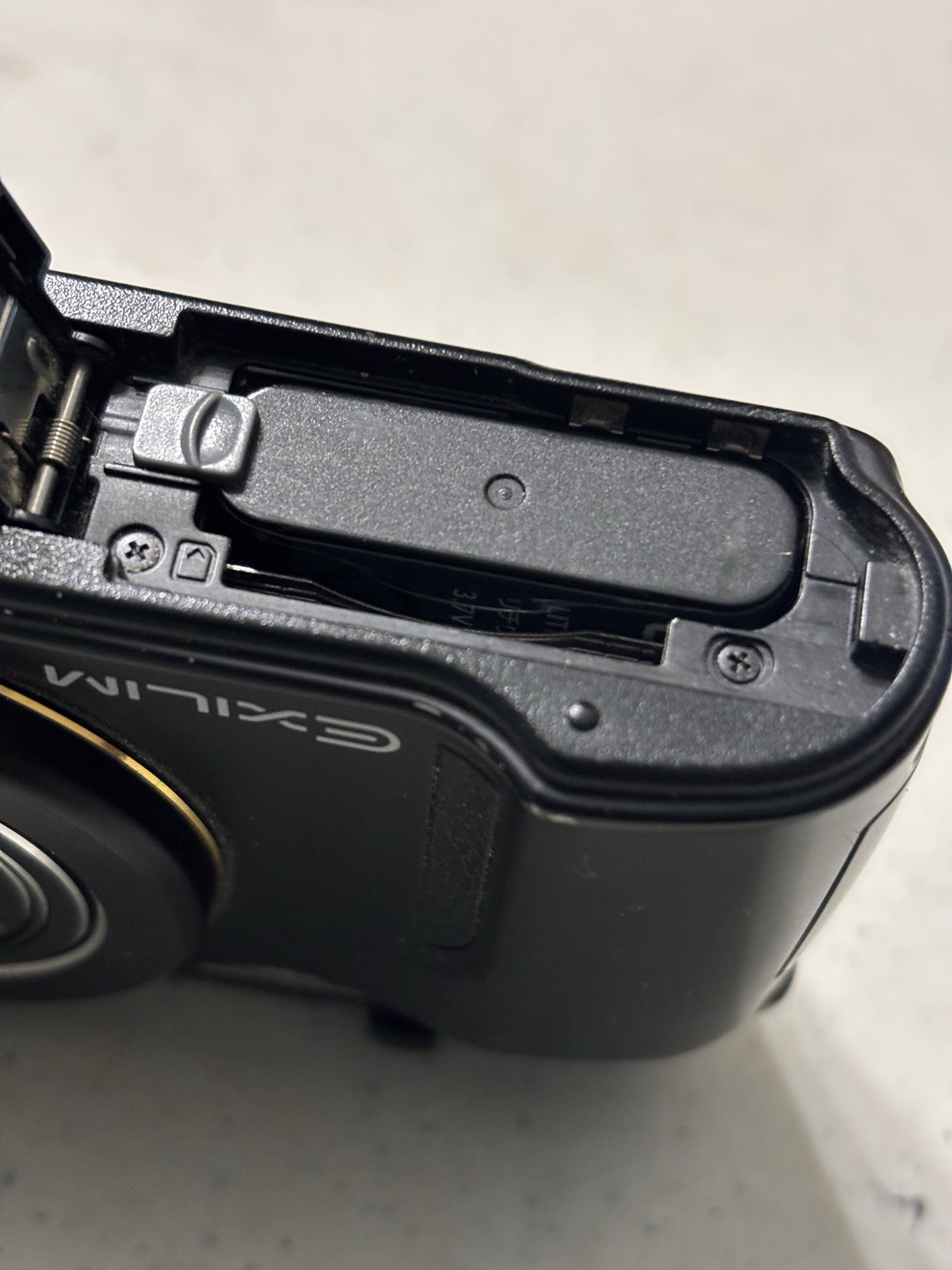 Casio Exilim HS EX-FH100 Digital Camera – 10.0MP – 10x Ultra Wide Zoom – Tested