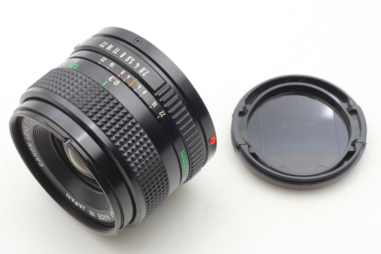 [Near MINT] Canon New FD NFD 28mm F/2.8 MF Wide Angle Lens W/Cap From JAPAN