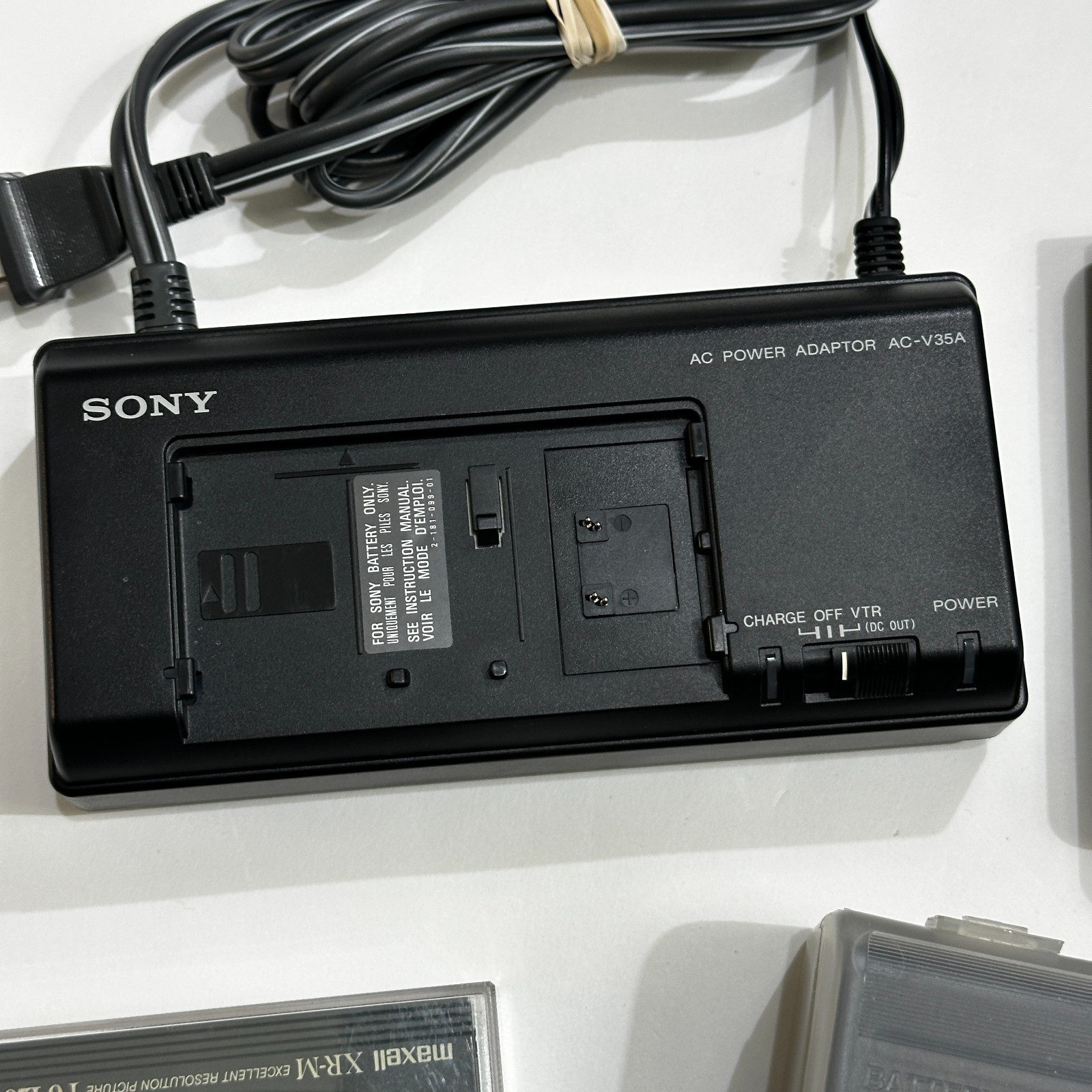 Sony CCD-V701 Video Hi8 Handycam Camcorder Bundle Box Untested