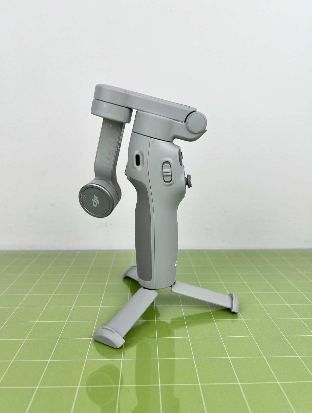 DJI Osmo Mobile 7 Smartphone 3-Axis Gimbal Stabilizer – Gray