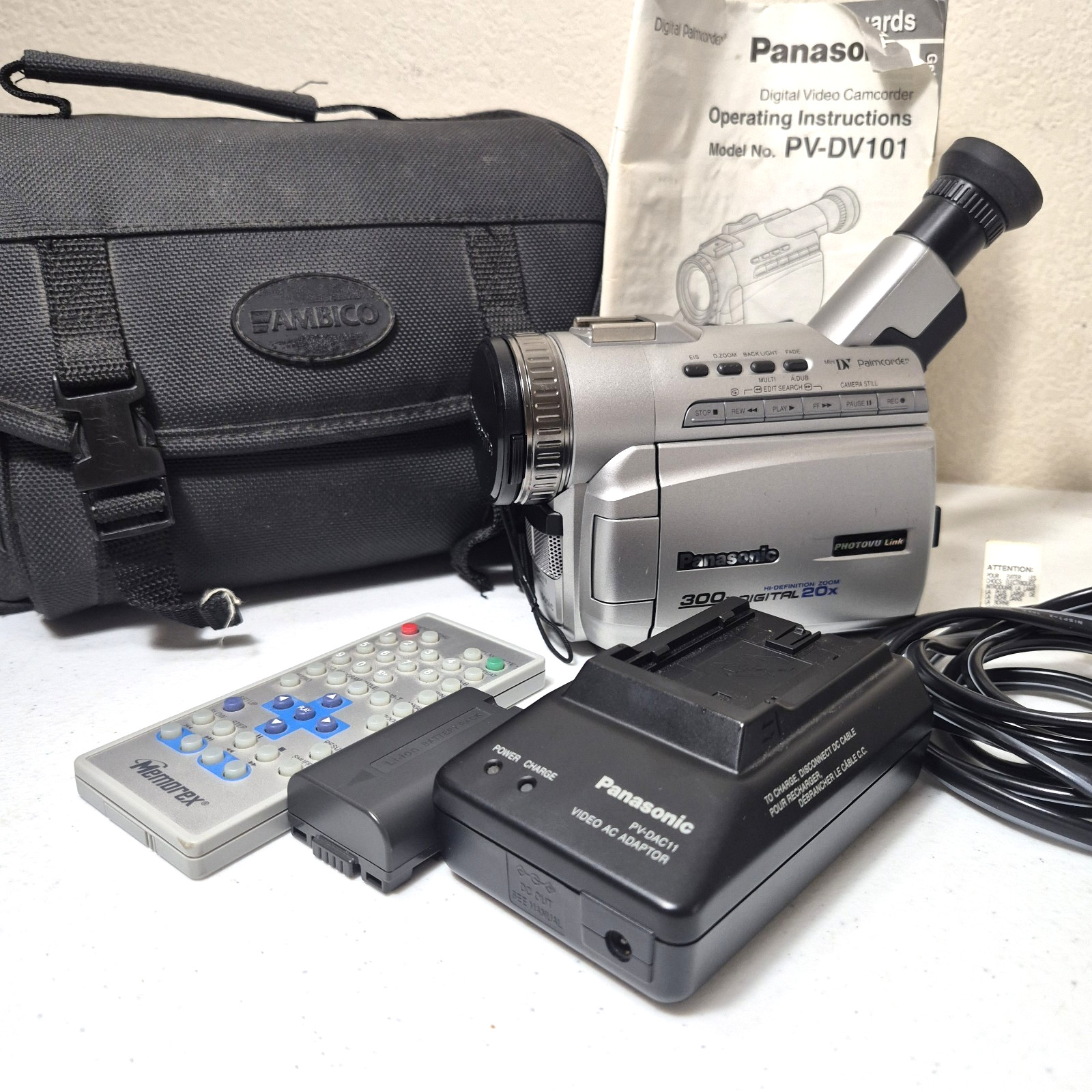 Panasonic PV-DV101D 2.5″ Screen 300x Digital Zoom Mini DV Video Palmcorder