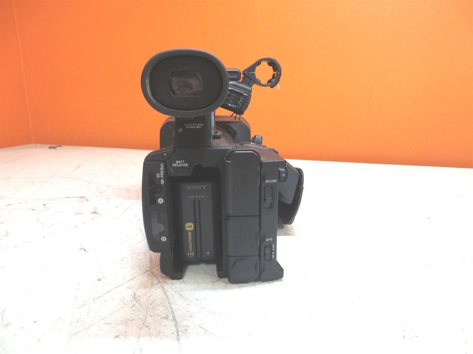 Cracked Plastic Sony HXR-NX5U AVCHD 1920 x 1080 Camcorder w/ Battery No Charger