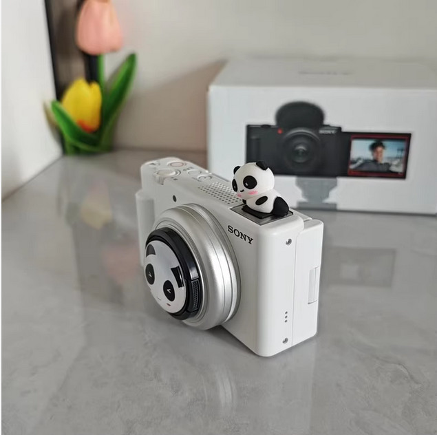 Sony ZV-1F 20.1MP Vlogging Camera – White Mint Condition