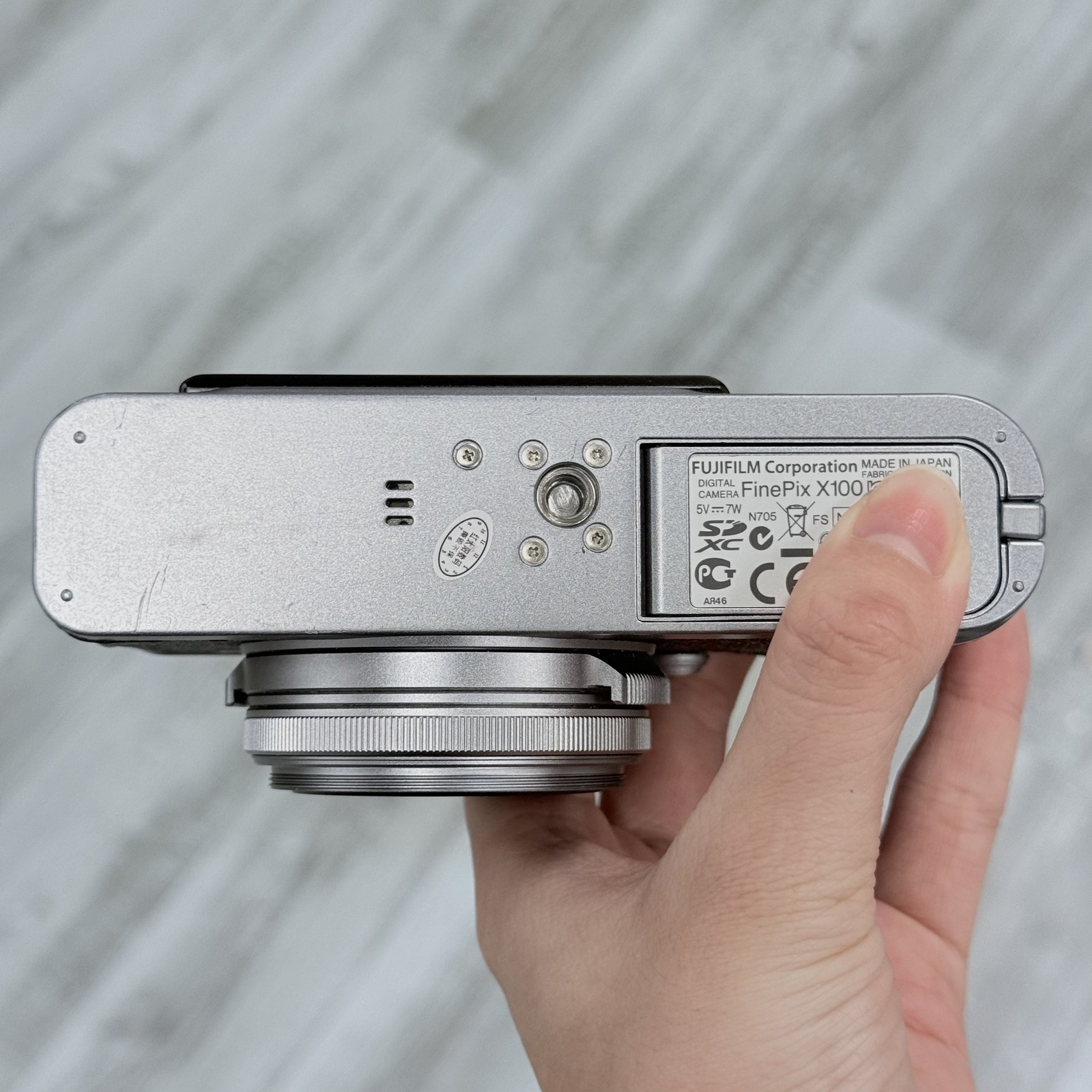 Fujifilm X100 Silver 16.3MP Compact Digital Camera 23mm f2 Lens High Quality