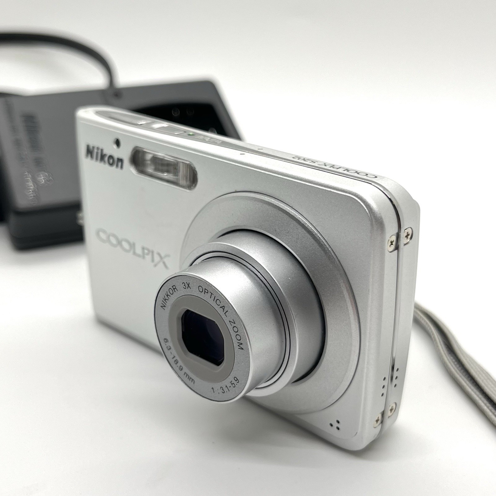 Working Nikon CoolPix S202 Digital Camera 8.0MP 3x Zoom w/Battery, SD Card, Box