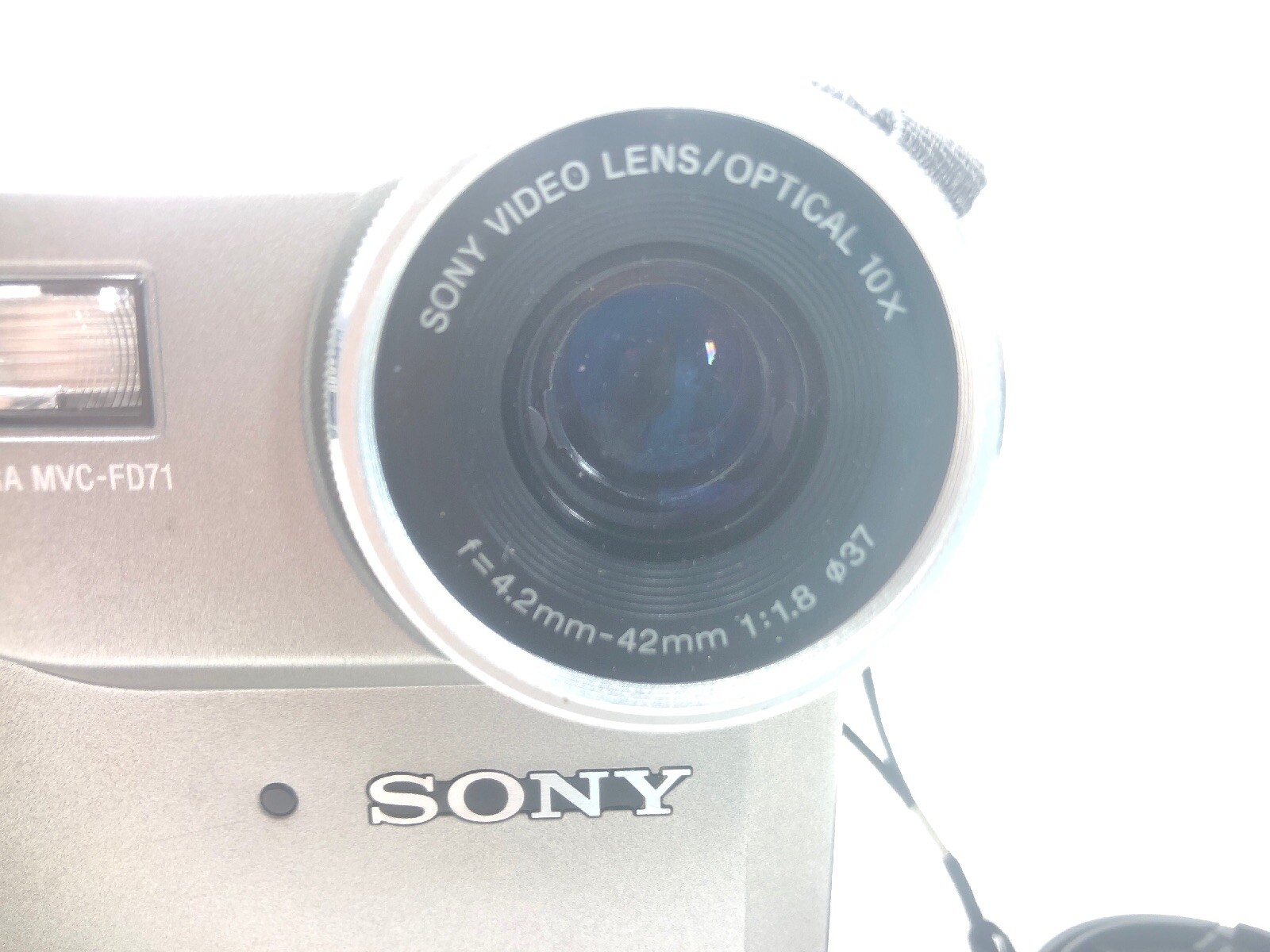 Sony Mavica MVC-FD71 Digital Still Camera 2X FD Drive 10X Optical Zoom Case
