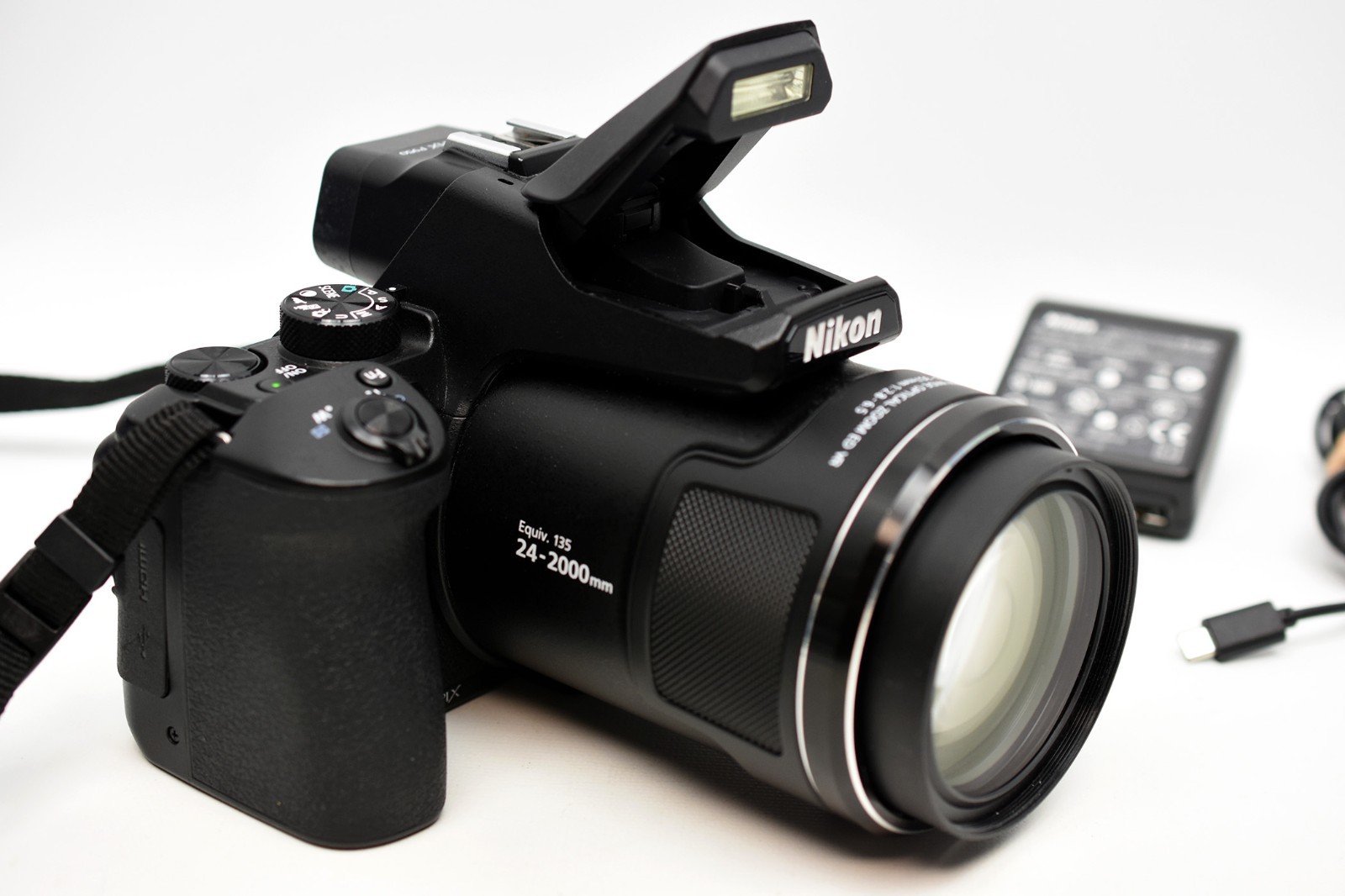 Nikon Coolpix P950 Digital Camera 83x Optical Zoom 16MP 4K Wi-Fi – EXCELLENT