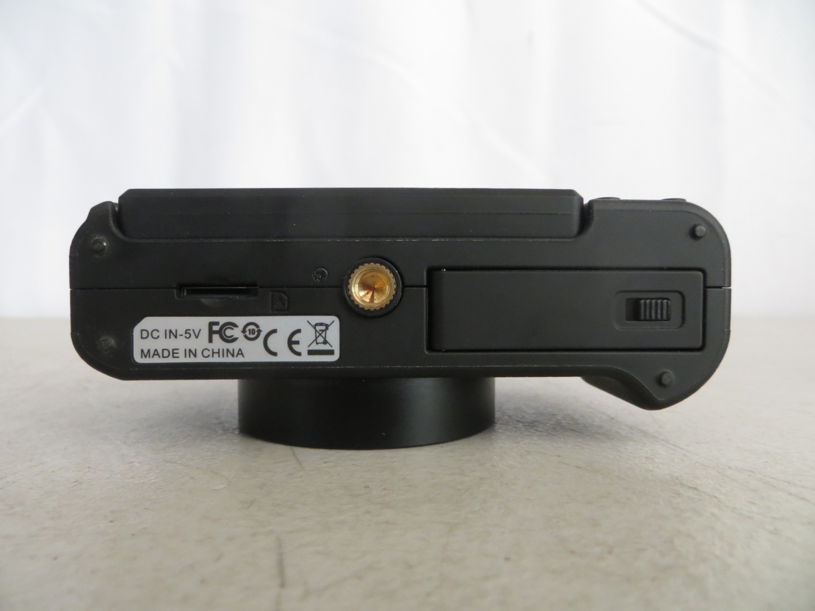 4K 48MP Auto-Focus Zoom with 3″ 180° Flip Screen Digital Camera Macro Wide Angle