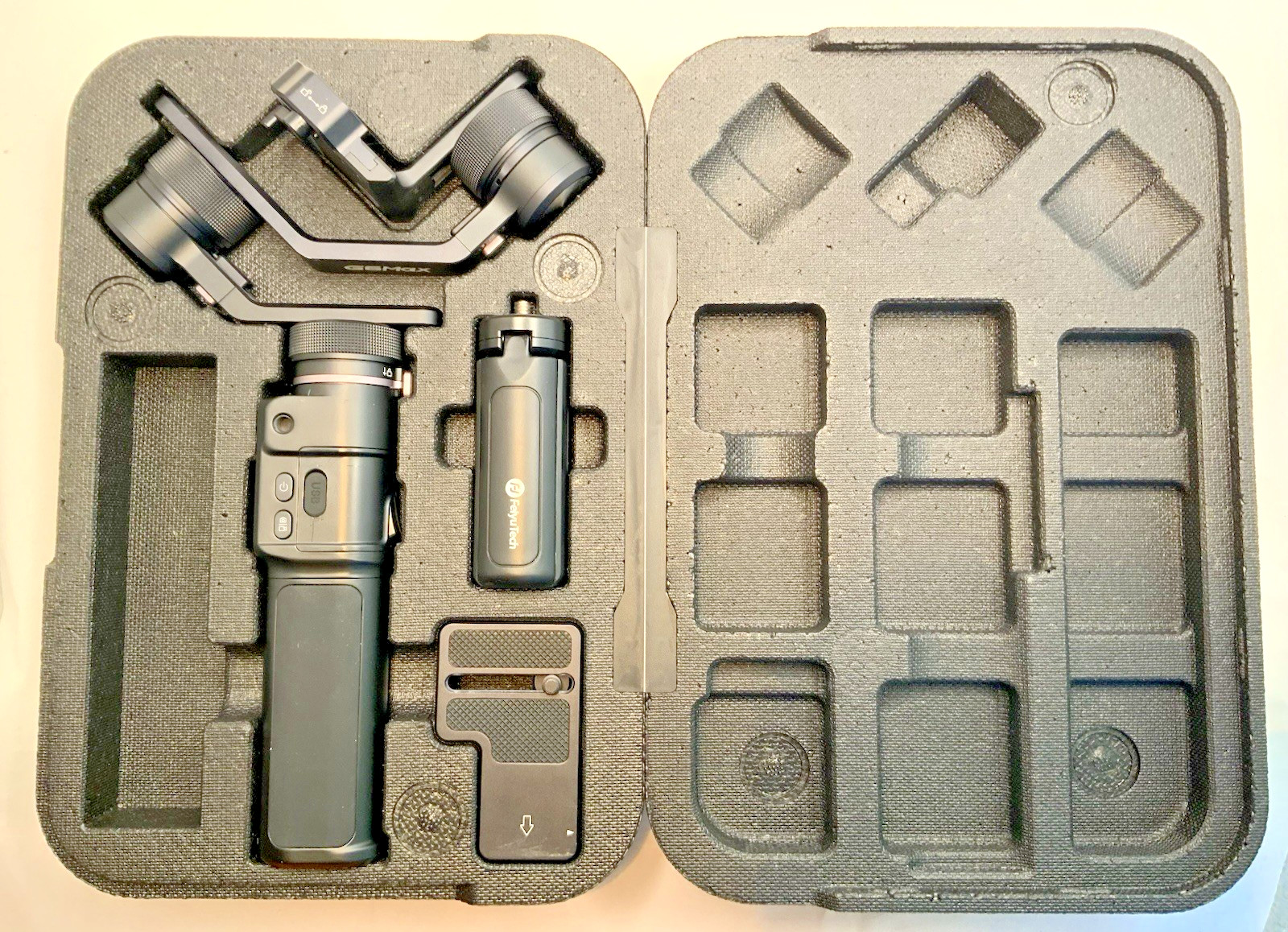 FeiyuTech G6 Max 3-Axis Gimbal Stabilizer w/Case Excellent Cond – Missing Cables