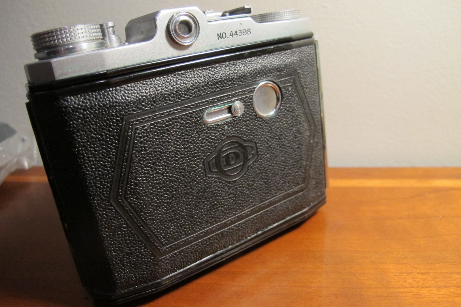 VINTAGE ZENOBIA FILM CAMERA WITH 6×4.5 cm 75mm F3.5 HESPER DOC Rapid LENS